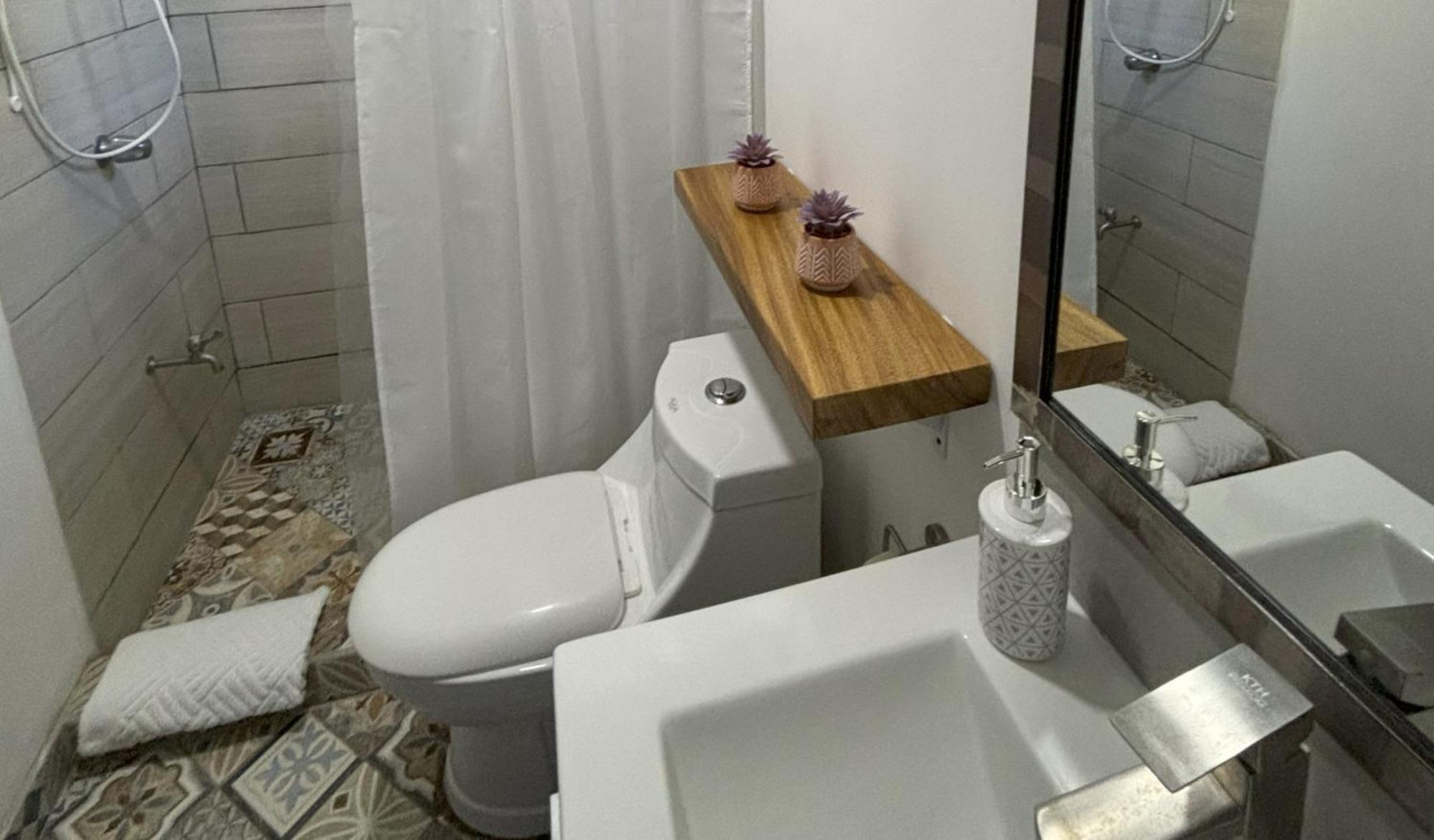 Amazilia Guesthouse リベリア 部屋 写真